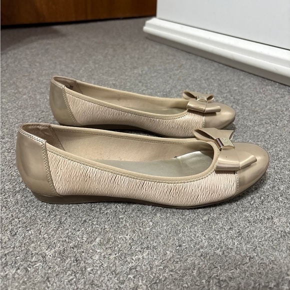 Anne Klein Sport Metallic Gold Flats with Bows - Picture 5 of 10